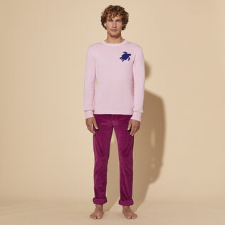 Pullover en coton et cachemire ras-du-cou homme Tortue Rose vue portée de face