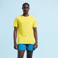 T-shirt uomo in cotone biologico tinta unita Sole vista frontale indossata