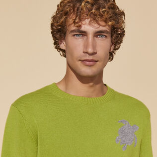 Men Wool and Cashmere Crewneck Sweater Turtle Matcha details view 2