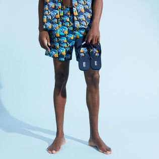 Chanclas de playa con estampado Piranhas para hombre Azul marino vista trasera desgastada