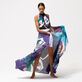 Pareo en voile de coton Envoûtement - Vilebrequin x Deux femmes noires Purple blue vue portée de face