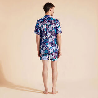 Camisa de bolos de ramio con estampado Tropical Turtles para hombre Midnight vista trasera desgastada