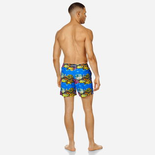 Vilebrequin x 亨特·斯隆姆合作款男士泳裤 Atoll 背面穿戴视图