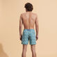 Pantaloncini mare uomo ricamati Gulf Stream - Edizione limitata Foam vista indossata posteriore