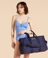 Sac de voyage 72h unisexe Turtle Dance Jacquard Bleu marine vue portée de face femme