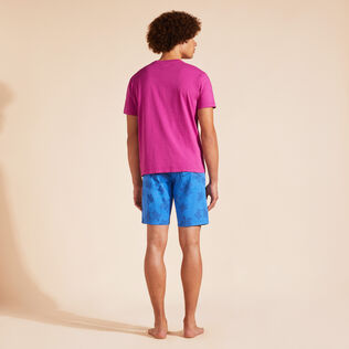 T-shirt en coton imprimé logo tortue homme Pourpre vue portée de dos