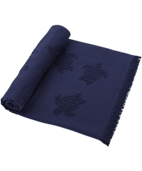 Telo da spiaggia in cotone organico Turtles Jacquard Blu marine vista frontale indossata