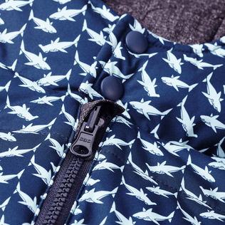 Chaqueta acolchada reversible con capucha y estampado Net Sharks para niño Azul marino detalles vista 2