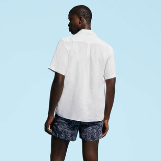 Camisa de bolos de lino de color liso para hombre Blanco vista trasera desgastada