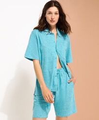 Solid Unisex-Bowling-Hemd aus Leinenjersey Heather azure Frauen Vorderansicht getragen