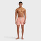 Bañador corto elástico con estampado Stripes - Vilebrequin x St Regis para hombre Sugar switzle vista frontal desgastada Bañador corto elástico con estampado Stripes - Vilebrequin x St Regis para hombre Sugar switzle vista frontal desgastada