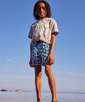 Bañador con estampado Turtles Leopard para niño Thalassa vista frontal desgastada