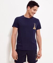 T-shirt uomo in cotone The year of the Rabbit Blu marine vista frontale indossata