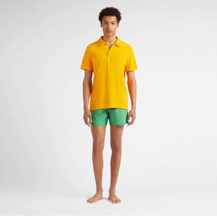 Polo en coton éponge organique homme uni Mangue vue portée de face