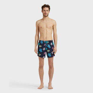 Bañador elástico con estampado Tortues Multicolores para hombre Azul marino vista frontal desgastada