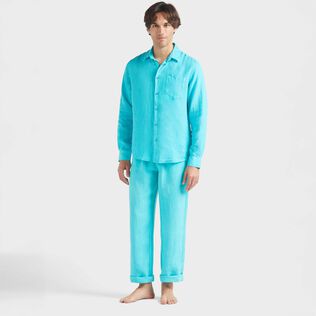 Camicia uomo in lino tinta unita Disco green vista frontale indossata