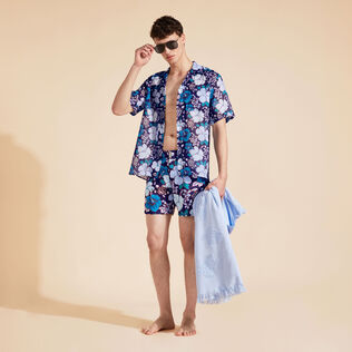 Camisa de bolos de ramio con estampado Tropical Turtles para hombre Midnight detalles vista 1