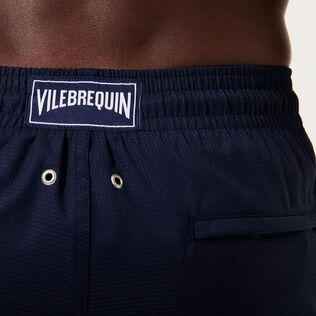 Micro Carreaux –  Vilebrequin x The Woolmark Company Badeshorts für Herren aus Wolle Marineblau Details Ansicht 4