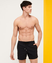 男款 Stretch classic 纯色 - 男士 Micro Ronde des Tortues 弹力泳裤, Black 正面穿戴视图