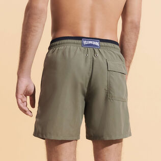男士 Bicolore 双色纯色游泳短裤 Olivier 背面穿戴视图