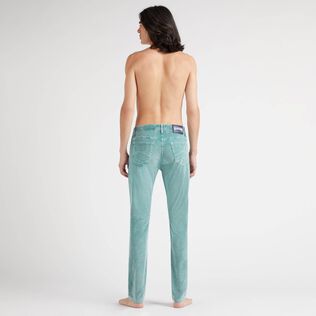 Pantaloni uomo a 5 tasche in velluto a coste 1500 righe Ivy vista indossata posteriore