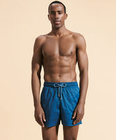 Jacquard Tortue Stretch-Badeshorts für Herren Calanque Vorderseite getragene Ansicht
