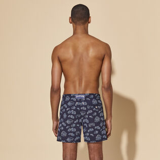 男士 Hermit Crabs 刺绣游泳短裤 - 限量版 Navy 背面穿戴视图