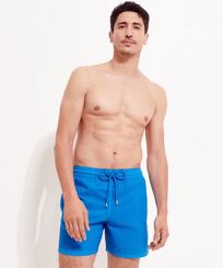 Ultraleichte und verstaubare Solid Badeshorts für Herren Hawaii blue Vorderseite getragene Ansicht