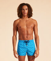男士 Micro Ronde Des Tortues Rainbow 游泳短裤 Hawaii blue 正面穿戴视图