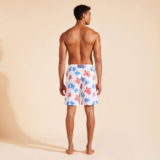 Bañador largo con estampado Tortues Multicolores para hombre Blanco vista trasera desgastada