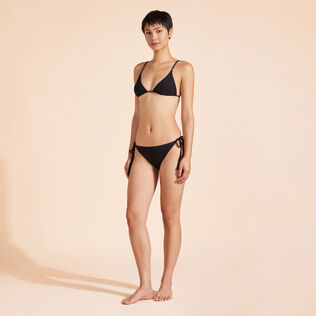 Top de bikini de triángulo para mujer con estampado Tresses y cuerdas Negro vista frontal desgastada