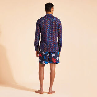 Camicia leggera in voile di cotone Micro Ronde Des Tortues Rainbow Blu marine vista indossata posteriore