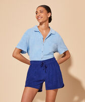 FROTTEE-SHORTS FÜR DAMEN Ink Vorderseite getragene Ansicht