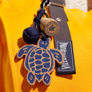 Schildkröten-Schlüsselanhänger aus Kork Marineblau Details Ansicht 2