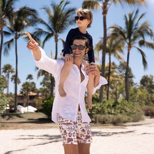 Bañador corto elástico con estampado Family Beach- Vilebrequin x St Regis para hombre Sugar switzle detalles vista 3