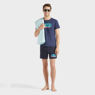 Camiseta de algodón orgánico con estampado Dad and Son para hombre Azul marino detalles vista 1