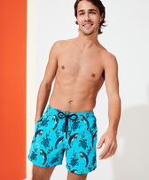 男士 2000 Vie Aquatique 刺绣泳裤 - 限量版 Horizon 正面穿戴视图