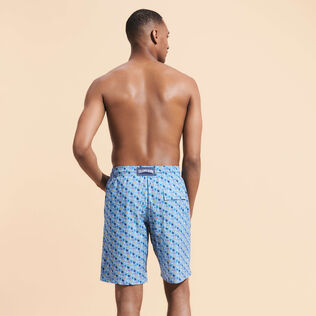 Bañador largo con estampado Micro Ronde des Tortues Rainbow para hombre Divine vista trasera desgastada
