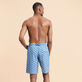 Bañador largo con estampado Micro Ronde des Tortues Rainbow para hombre Divine vista trasera desgastada