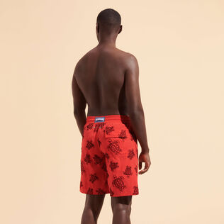 男士 Ronde Des Tortues 植绒游泳短裤 Poppy red 背面穿戴视图