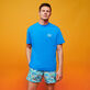 Bañador elástico con estampado Palms & Surfs para hombre de Vilebrequin x The Beach Boys Lazulii blue detalles vista 1