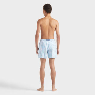 Net Sharks Badeshorts für Herren Weiss Rückansicht getragen