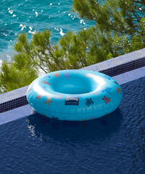 Inflatable Pool Ring Ronde des Tortues - VILEBREQUIN X SUNNYLIFE Lazulii blue front view