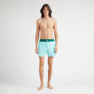 Maillot de bain court stretch ceinture plate homme color Block Lagon vue portée de face