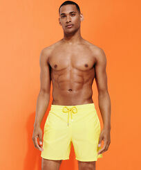 Men Ultra-light classique Solid - Men Swim Trunks Ultra-light and packable Solid, Mimosa front worn view