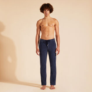 Pantaloni jogger uomo in velluto a coste grandi Vintage Blu marine vista frontale indossata