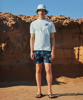 Men Blue Embroidered Turtle T-shirt Look  正面图