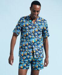 Camicia bowling uomo in lino Piranhas Blu marine vista frontale indossata
