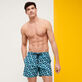 男士 Blurred Turtles 泳裤 Navy 正面穿戴视图
