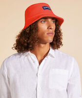 Unisex Terry Bucket Hat Papavero vista frontale indossata